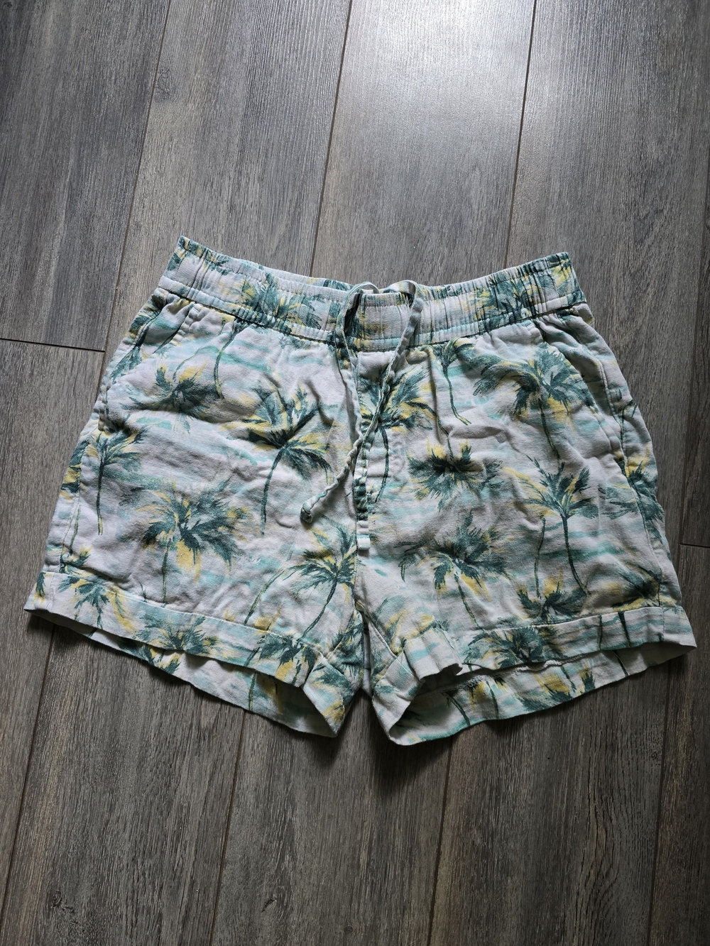 🛍3/$33 Palm-Print Drawstring Shorts in Off White, Light Green and Yellow
